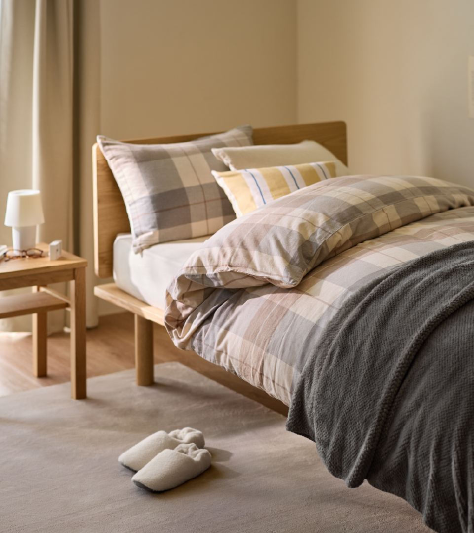 따뜻한 겨울 침구 소재의 따뜻함을 살린 화이버와 플란넬 침구를 만나보세요. 다가오는 겨울, 나에게 맞는 따뜻함을 찾아보세요.