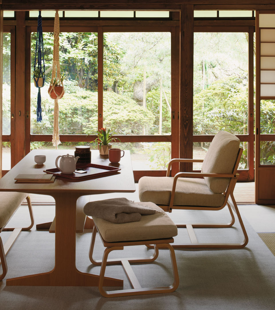 나의 생활에 맞는 리빙 다이닝 시리즈 삶의 흐름을 따라 변화하는 공간에도 유연하게 활용할 수 있는 무인양품 리빙다이닝 시리즈.