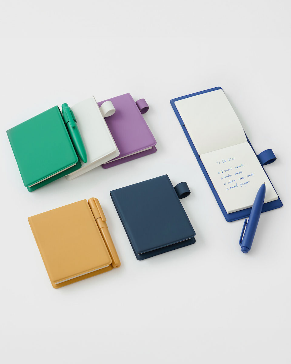 심플하고 견고한 무인양품 문구 시리즈 심플한 디자인과 편안한 사용감으로 매일 펼쳐도 부담 없는 문구를 모았습니다.학습과 기록, 일상의 모든 순간에 함께하세요.