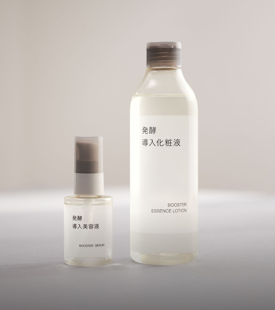 발효된 쌀겨로 만들어진 스킨케어 무인양품은 쌀겨의 본래 힘에 주목했습니다. 쌀겨를 발효해 얻은 보습 성분을 부스터 세럼과 스킨에 담았습니다.
